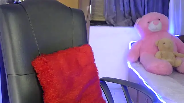 Black cat cutie online show from 10-31-25, 06:03