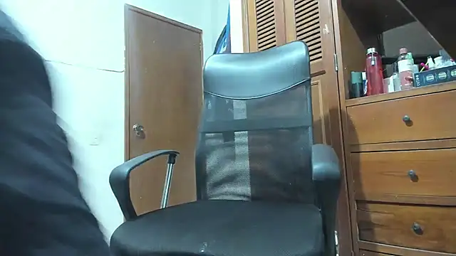 Snapshot of JasonGray96 chatting on 06-28-26, 04:35 JasonGray96 online show from 06-28-26, 04:35