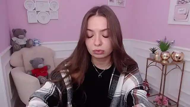 LucySkilar online show from 09-14-25, 05:17