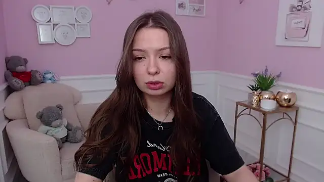 LucySkilar online show from 12-16-25, 06:07