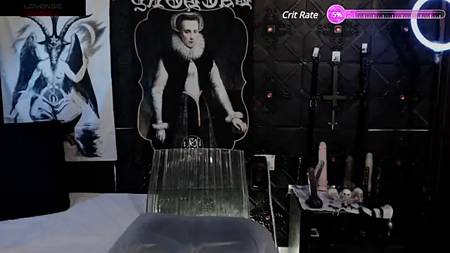 Snapshot of Evil_Queen_666 chatting on 02-21-25, 04:40 Evil Queen 666 online show from 02-21-25, 04:40