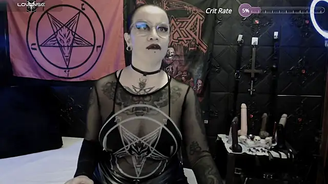 Snapshot of Evil_Queen_666 chatting on 03-22-25, 07:36 Evil Queen 666 online show from 03-22-25, 07:36