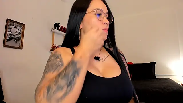 Snapshot of leslie_k chatting on 03-08-25, 03:39 leslie k online show from 03-08-25, 03:39