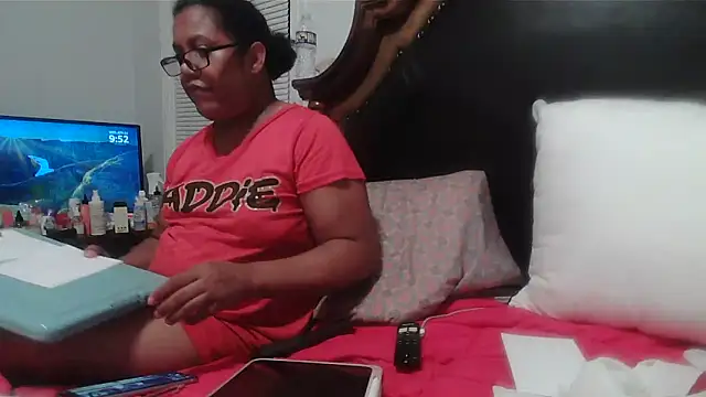 Snapshot of ebonyred chatting on 04-23-26, 01:51 ebonyred online show from 04-23-26, 01:51