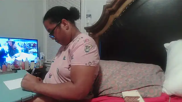 Snapshot of ebonyred chatting on 04-24-26, 01:30 ebonyred online show from 04-24-26, 01:30