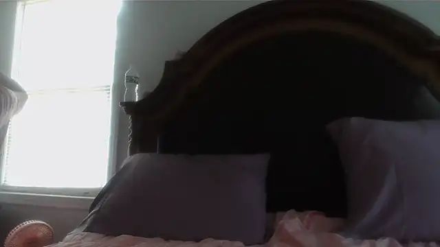 Snapshot of ebonyred chatting on 04-26-26, 01:42 ebonyred online show from 04-26-26, 01:42