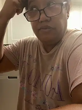 Snapshot of ebonyred chatting on 05-12-26, 01:08 ebonyred online show from 05-12-26, 01:08