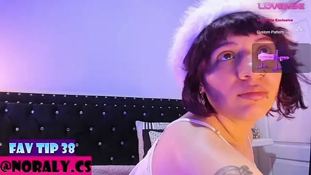 Snapshot of hey_noraly chatting on 12-19-25, 04:19 hey noraly online show from 12-19-25, 04:19