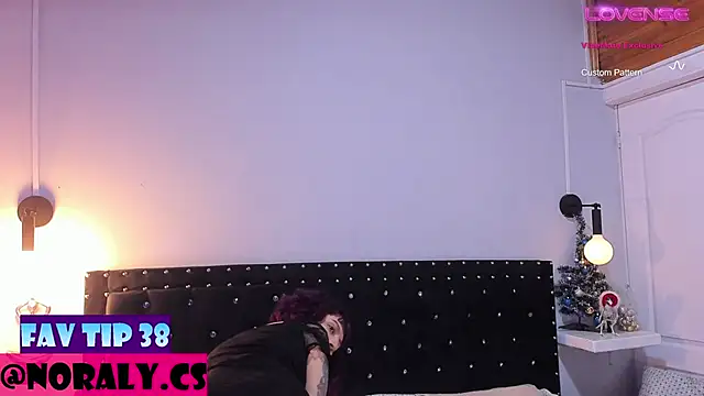 Snapshot of hey_noraly chatting on 12-21-25, 04:08 hey noraly online show from 12-21-25, 04:08