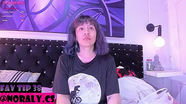 Snapshot of hey_noraly chatting on 06-19-26, 04:17 hey noraly online show from 06-19-26, 04:17