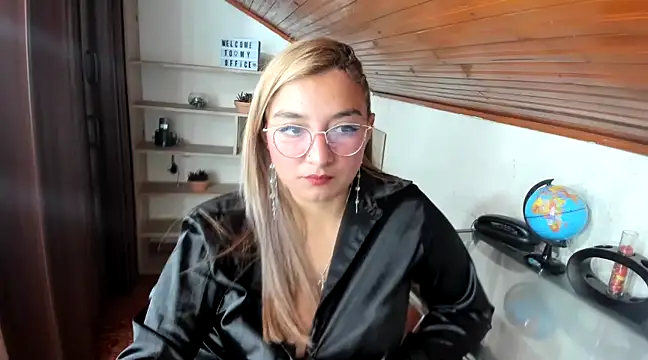 Snapshot of _sweetcarla chatting on 01-23-25, 04:37 sweetcarla online show from 01-23-25, 04:37