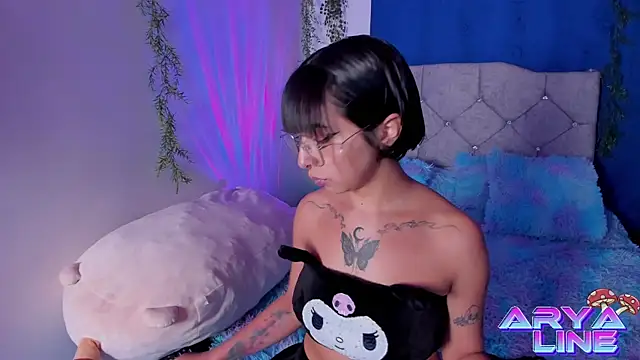 Snapshot of arysUwU chatting on 03-21-25, 05:32 arysUwU online show from 03-21-25, 05:32