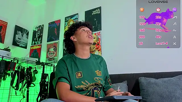 Snapshot of GaelOconner chatting on 10-22-25, 03:18 GaelOconner online show from 10-22-25, 03:18