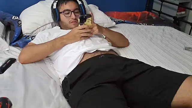 Snapshot of bwcalexander chatting on 09-20-25, 02:51 bwcalexander online show from 09-20-25, 02:51