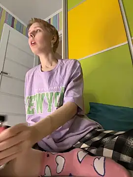 Snapshot of Crayzy_Luv chatting on 03-19-25, 09:48 Crayzy Luv online show from 03-19-25, 09:48