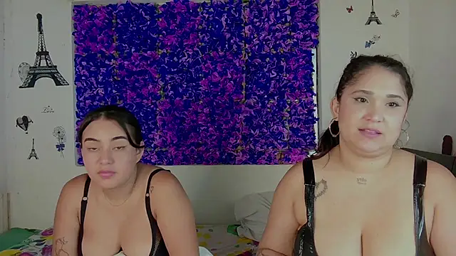 Snapshot of sharon_strom chatting on 09-19-25, 07:32 sharon strom online show from 09-19-25, 07:32