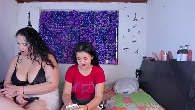 Snapshot of sharon_strom chatting on 11-21-25, 04:22 sharon strom online show from 11-21-25, 04:22