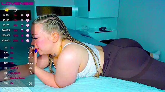 Snapshot of kitti_kaattt chatting on 10-14-25, 04:13 kitti kaattt online show from 10-14-25, 04:13