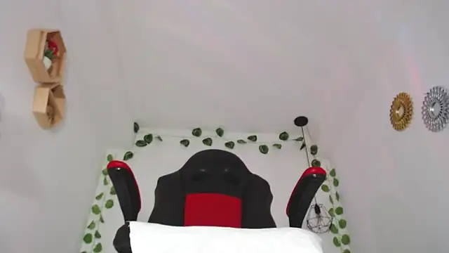 Snapshot of Ashly_Roberths chatting on 03-18-25, 09:10 Ashly Roberths online show from 03-18-25, 09:10