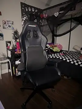 Snapshot of marleymaxwell chatting on 03-15-25, 02:03 marleymaxwell online show from 03-15-25, 02:03