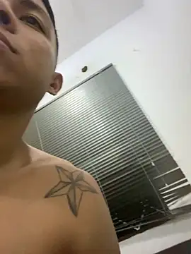 Snapshot of aalan_foxter chatting on 12-24-24, 02:43 aalan foxter online show from 12-24-24, 02:43