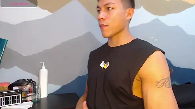 Snapshot of aalan_foxter chatting on 01-10-25, 01:10 aalan foxter online show from 01-10-25, 01:10