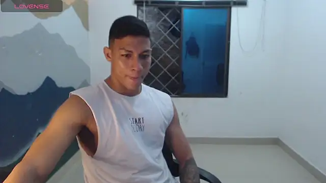 Snapshot of aalan_foxter chatting on 01-25-25, 04:45 aalan foxter online show from 01-25-25, 04:45