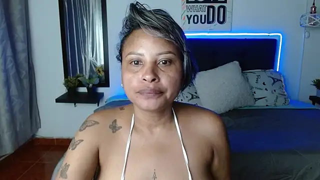 Snapshot of Dominik_girl chatting on 04-28-26, 04:50 Dominik girl online show from 04-28-26, 04:50