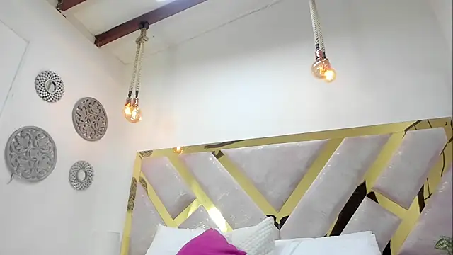 Oriana Guzman online show from 01-13-25, 06:38