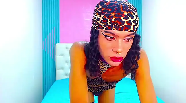 Snapshot of Foxy_Ella_ chatting on 12-17-24, 03:39 Foxy Ella online show from 12-17-24, 03:39