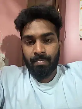 Snapshot of Handsomehunk_4U chatting on 12-17-24, 05:26 Handsomehunk 4U online show from 12-17-24, 05:26