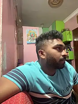 Snapshot of Handsomehunk_4U chatting on 01-18-25, 04:53 Handsomehunk 4U online show from 01-18-25, 04:53