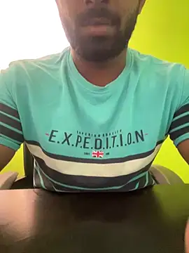 Snapshot of Handsomehunk_4U chatting on 03-06-25, 03:24 Handsomehunk 4U online show from 03-06-25, 03:24