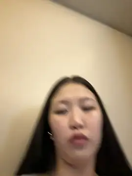 Snapshot of Aiko_Yumi chatting on 12-28-24, 11:52 Aiko Yumi online show from 12-28-24, 11:52