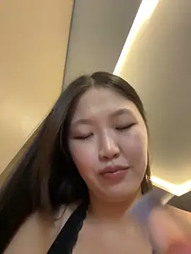 Snapshot of Aiko_Yumi chatting on 01-02-25, 09:50 Aiko Yumi online show from 01-02-25, 09:50