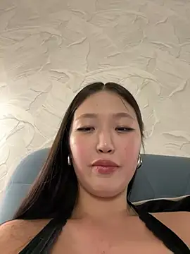 Snapshot of Aiko_Yumi chatting on 01-31-25, 03:55 Aiko Yumi online show from 01-31-25, 03:55