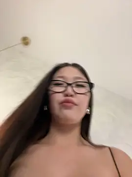 Snapshot of Aiko_Yumi chatting on 02-25-25, 04:21 Aiko Yumi online show from 02-25-25, 04:21