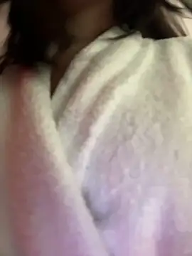 Snapshot of Aiko_Yumi chatting on 09-21-25, 09:49 Aiko Yumi online show from 09-21-25, 09:49