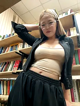 Aiko Yumi online show from 12-18-25, 04:46