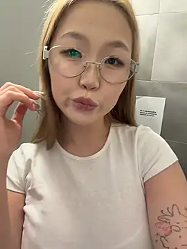 Aiko Yumi online show from 03-14-26, 04:23