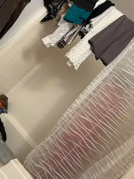 Snapshot of SexyB214 chatting on 12-25-24, 04:22 SexyB214 online show from 12-25-24, 04:22