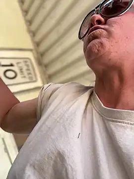 Snapshot of SexyB214 chatting on 02-22-25, 02:39 SexyB214 online show from 02-22-25, 02:39