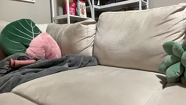 Snapshot of NatalieKneals chatting on 12-31-24, 07:20 NatalieKneals online show from 12-31-24, 07:20