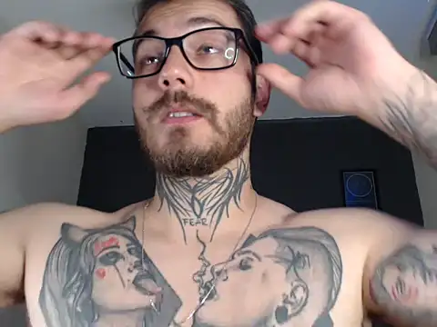 Snapshot of clark_r chatting on 09-10-25, 12:43 clark r online show from 09-10-25, 12:43