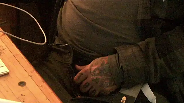 Snapshot of AlanDickson chatting on 02-17-26, 05:04 AlanDickson online show from 02-17-26, 05:04