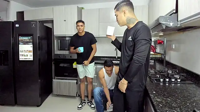 Snapshot of badguyss_bisex chatting on 09-19-25, 11:22 badguyss bisex online show from 09-19-25, 11:22