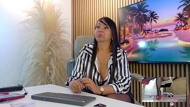 Snapshot of lulu_072 chatting on 07-16-26, 12:05 lulu 072 online show from 07-16-26, 12:05