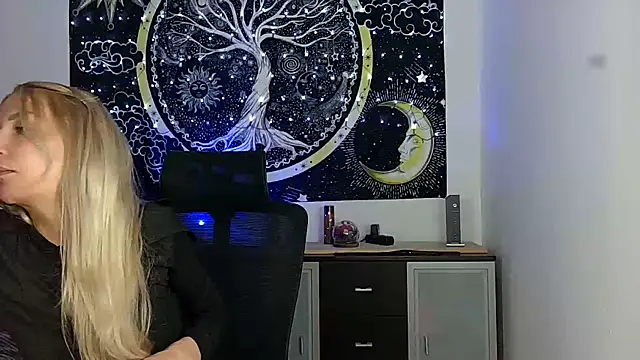 Snapshot of SexxyLiviaa chatting on 04-24-26, 02:25 SexxyLiviaa online show from 04-24-26, 02:25