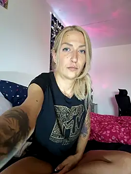 Snapshot of SexxyLiviaa chatting on 05-22-26, 04:30 SexxyLiviaa online show from 05-22-26, 04:30