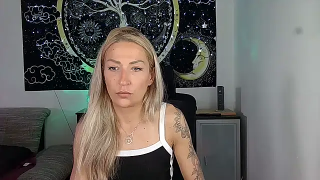 Snapshot of SexxyLiviaa chatting on 06-02-26, 03:41 SexxyLiviaa online show from 06-02-26, 03:41